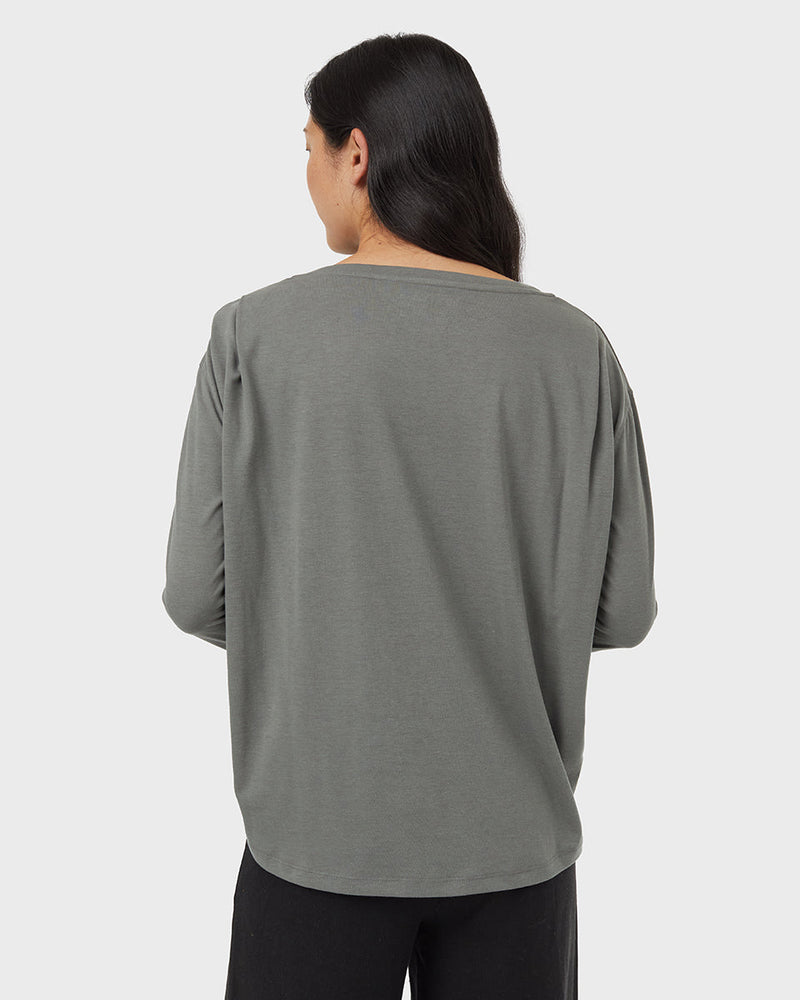 Green-Crew-Neck-Flowy-Long-Sleeve-Top